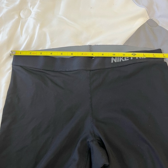 Nike Capri leggings excellent shape. Thin. - Picture 2 of 9